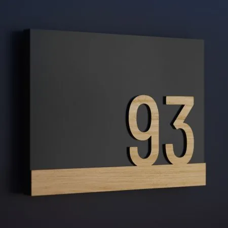 Numéro pour maison personnalisé en Plexiglas noir et bois : Mansart